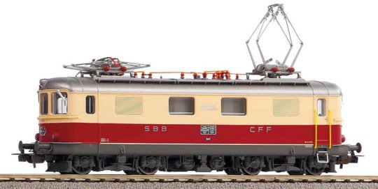 96890 PIKO - Elektrická lokomotiva Re 4/4 | "10033 TEE", DCC se zukem